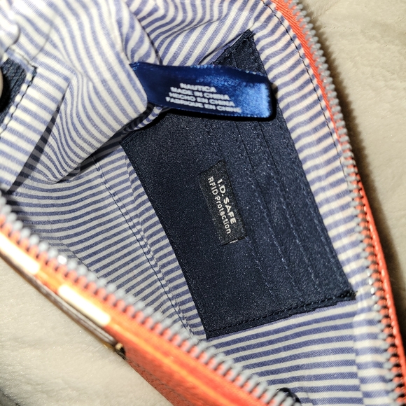 NAUTICA PEBBLED WRISTLET RFID SAFE NEW - Picture 5 of 6